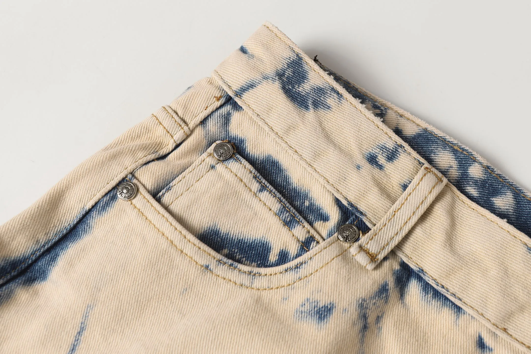 P310 Cross-border model, please do not place an order if you are pursuing quality - Chrome Hearts/Chrome Heart Cross ✝️ Heavy duty washed jeans, trousers and casual pants with leather embroidery - High weight, high density and high quality. The wool is soft, delicate and skin-friendly. Soft and silky to the touch. Warmth and skin-friendly. - Custom-woven and dyed with no color difference. No matter the fabric or workmanship details, it beats the ordinary version on the market - Hardware zipper accessories are all customized, full of details - Color: Tie-dye -Size: 28 30 32 34 36
